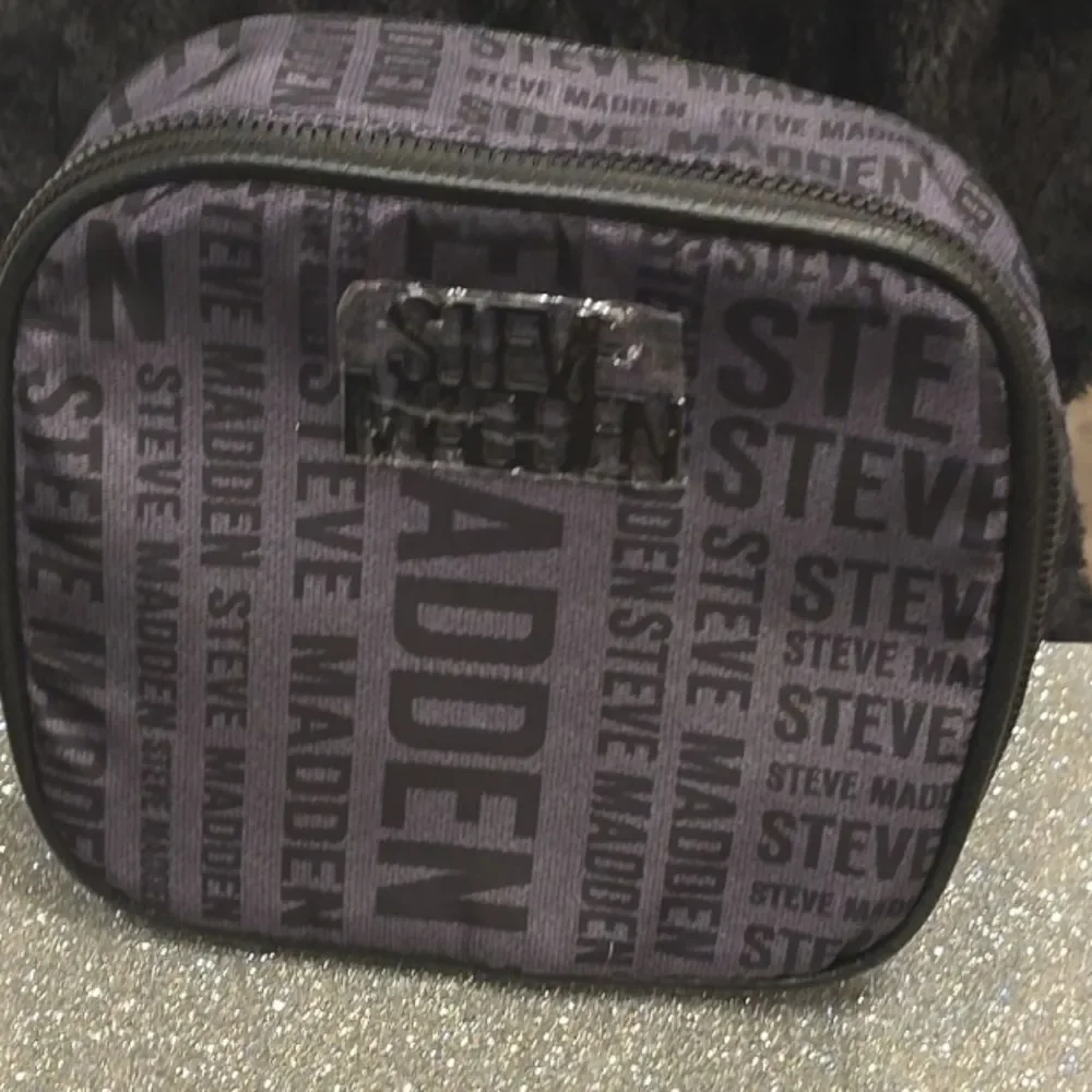 Steve Madden Logo/Clear Triple Compartment Weekender‎